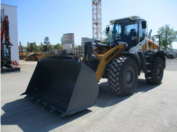Gumikerekes homlokrakodó LIEBHERR L 526