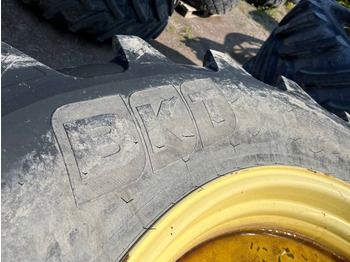 Gumiabroncs - Mezőgazdasági gépek BKT 620/70R42 John Deere 7930: 4 kép.