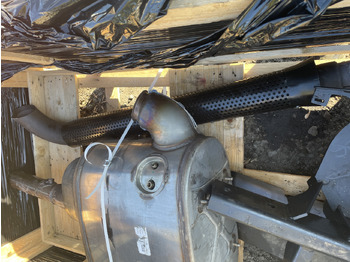 Hangtompító - Mezőgazdasági gépek New Holland T7 Case Puma - tłumik 51521186 48139007: 2 kép. Hangtompító - Mezőgazdasági gépek New Holland T7 Case Puma - tłumik 51521186 48139007: 2 kép.