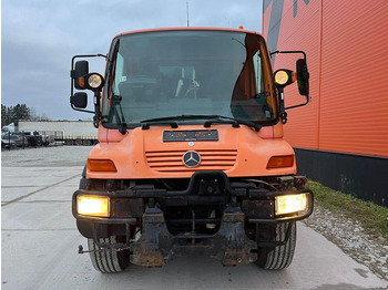 Utcaseprő gép Mercedes-Benz UNIMOG U 300 4x4 TRILETY SK / 6918 hours: 3 kép.