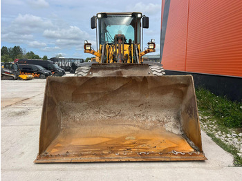 Gumikerekes homlokrakodó Volvo L 90 F 4x4 CENTRAL LUBRICATION / AC: 3 kép.