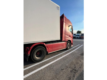 Nyergesvontató Volvo FH 460: 5 kép.