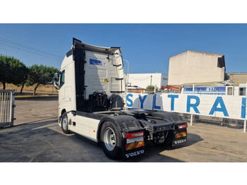 Új Nyergesvontató Volvo FH 500 Globetrotter I-save: 4 kép.