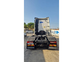 Új Nyergesvontató Volvo FH 500 Globetrotter I-save: 3 kép.