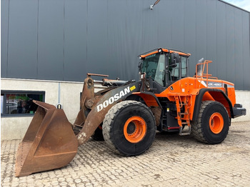 Gumikerekes homlokrakodó DOOSAN DL420