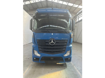 Ponyvás teherautó Mercedes-Benz Actros 2642 6x2: 5 kép.