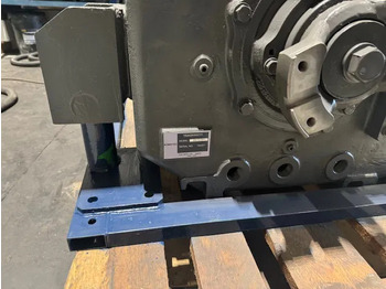 Új Sebességváltó Komatsu Grader GD825A-2 WA500-6: 4 kép. Új Sebességváltó Komatsu Grader GD825A-2 WA500-6: 4 kép.