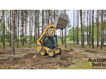 Mini homlokrakodó Caterpillar 236 D: 5 kép. Mini homlokrakodó Caterpillar 236 D: 5 kép.