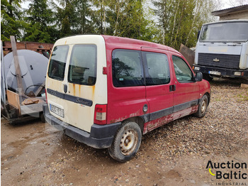 Kis furgon Citroën Berlingo: 4 kép.