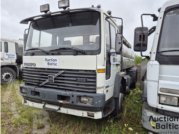 Tartályos teherautó VOLVO FL6