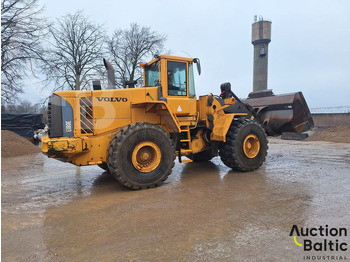 Gumikerekes homlokrakodó Volvo L 180 E: 4 kép.