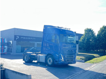 Nyergesvontató Volvo FH 460 LNG+Diesel **FH460 2022**: 3 kép.