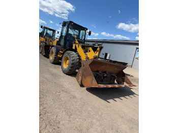 Gumikerekes homlokrakodó Caterpillar 908 H 2 mal verfügbar: 5 kép.