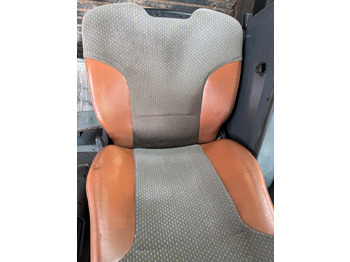 Önjáró szecskázógép Claas Jaguar 870: 4 kép.