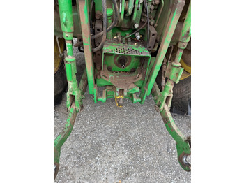 Traktor JOHN DEERE 6150 M: 5 kép. Traktor JOHN DEERE 6150 M: 5 kép.
