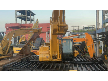 Kétéltű kotrógép CATERPILLAR 320C: 3 kép. Kétéltű kotrógép CATERPILLAR 320C: 3 kép.