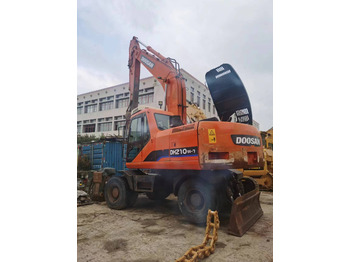 Gumikerekes kotró DOOSAN DH210W-7