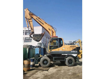 Gumikerekes kotró HYUNDAI