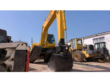 Lánctalpas kotró KOMATSU PC200-7: 4 kép. Lánctalpas kotró KOMATSU PC200-7: 4 kép.