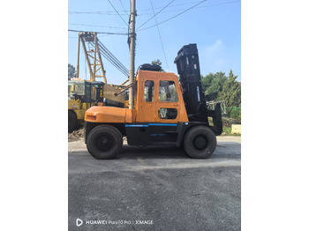 Dízel targonca TCM FD100: 3 kép.