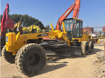 Gréder XCMG GR180: 3 kép. Gréder XCMG GR180: 3 kép.