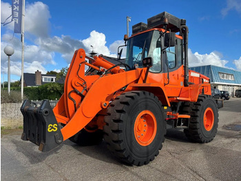 Gumikerekes homlokrakodó DOOSAN DL250