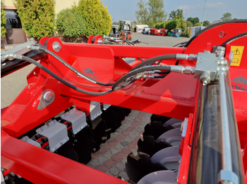 Tárcsás borona ZABIEL Brona talerzowa 6m: 4 kép. Tárcsás borona ZABIEL Brona talerzowa 6m: 4 kép.