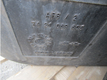 Üzemanyag tartály - Teherautó VOLVO FE AD BLUE TANK COMPLETE P/NO 7421069605: 2 kép.