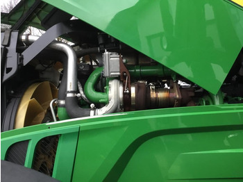 Traktor John Deere 6250R: 5 kép. Traktor John Deere 6250R: 5 kép.