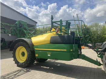 Vontatott permetezők JOHN DEERE