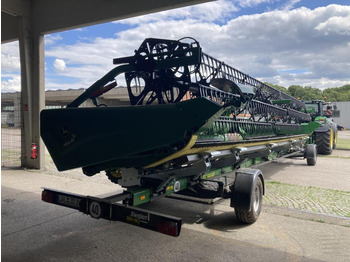 Kombájn JOHN DEERE