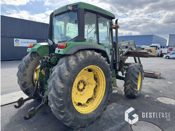Traktor John Deere 6400 4RM: 3 kép. Traktor John Deere 6400 4RM: 3 kép.