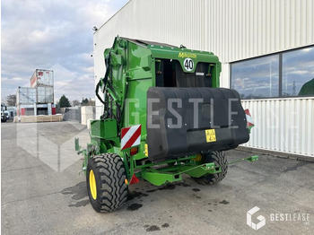 Bálázó John Deere V461M: 2 kép.