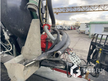 Szippantó tartálykocsi Pichon SV20R: 5 kép.