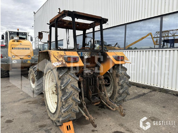 Traktor Renault 891-4: 2 kép.