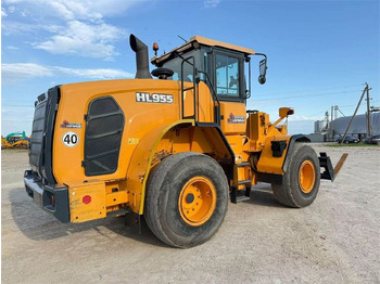 Gumikerekes homlokrakodó Hyundai HL 955: 3 kép.