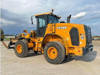 Gumikerekes homlokrakodó Hyundai HL 955: 4 kép.