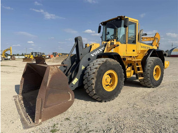 Gumikerekes homlokrakodó VOLVO L110E