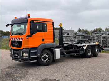 Horgos rakodó teherautó MAN