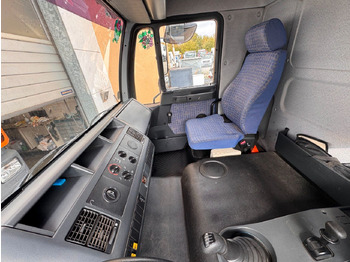 Ponyvás kisteherautó MAN 8.140 4X2 Pritsche Plane Original Km: 4 kép. Ponyvás kisteherautó MAN 8.140 4X2 Pritsche Plane Original Km: 4 kép.