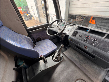 Ponyvás kisteherautó MAN 8.140 4X2 Pritsche Plane Original Km: 3 kép. Ponyvás kisteherautó MAN 8.140 4X2 Pritsche Plane Original Km: 3 kép.