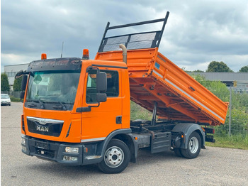 Billenőplatós teherautó MAN