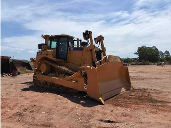 Buldózer CATERPILLAR D8T