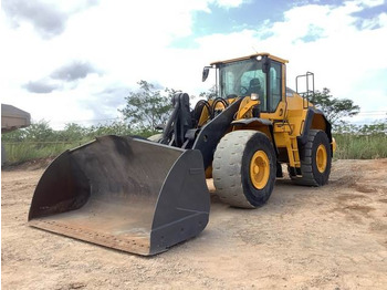 Gumikerekes homlokrakodó VOLVO L150H
