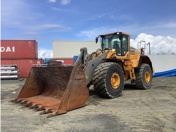 Gumikerekes homlokrakodó VOLVO L220H