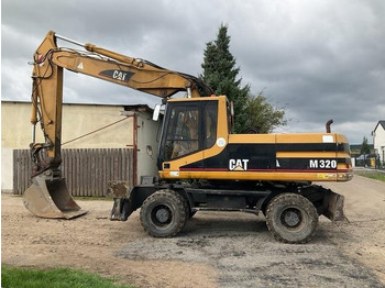 Gumikerekes kotró CATERPILLAR M320