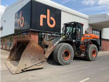 Gumikerekes homlokrakodó DOOSAN