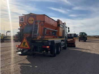 Hóeltakarító gép Renault Kerax 430DXI: 3 kép. Hóeltakarító gép Renault Kerax 430DXI: 3 kép.