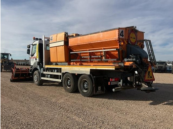 Hóeltakarító gép Renault Kerax 430DXI: 2 kép. Hóeltakarító gép Renault Kerax 430DXI: 2 kép.