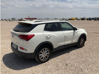 Autó Ssangyong Korando: 3 kép.